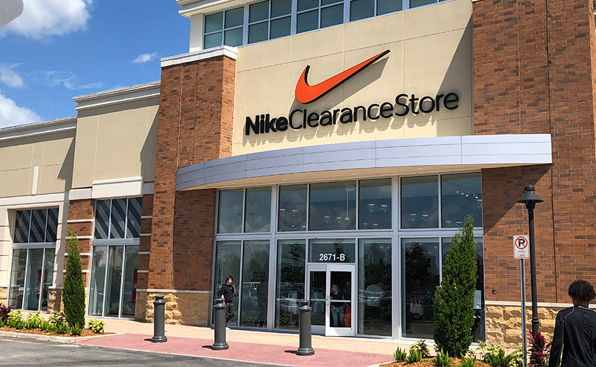 nike outlet at the loop