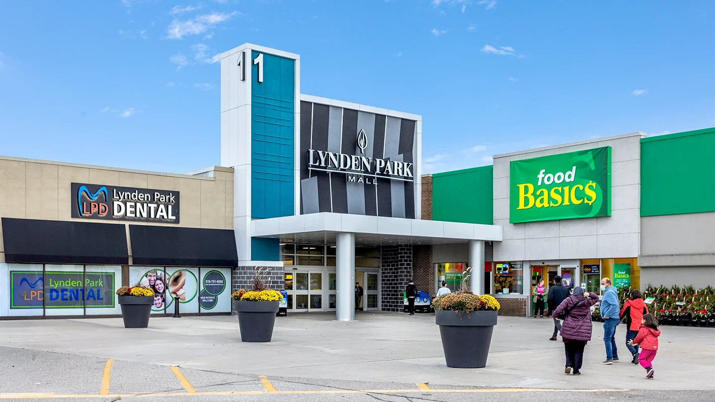 Lynden-Park-Mall_Entrance 01